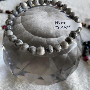 This map jasper bracelet has healing properties that is known to bring calmness, promote courage, stabilize the aura, build inner strength, and balance yin yang energy.