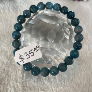This Apatite bracelet offers physical healing powers, especially for bone and joint issues. It may also reduce weight by decreasing appetite and increasing metabolism. It stimulates the immune system and aids in treating allergies and other immunological-related illnesses. Helping with communication, self-expression, and creativity.