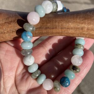 This blue bountiful beauty bracelet is absolutely stunning as it assists the body to heal the Throat and Heart Energy Centers, also known as Chakras.