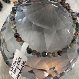 This African Jasper bracelet has the potential energies to assist the body in healing. It is an effective pain reliever, aids stomach ailments, promotes healing from disease and prolonged illness and can also help with vertigo or dizziness.