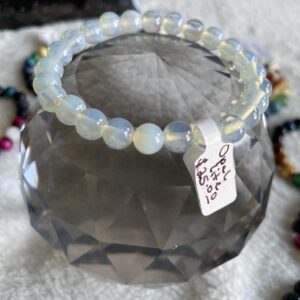This Opalite bracelet has healing properties for emotional, spiritual and physical health, such as clearing old baggage, improving communication and stimulating creativity.