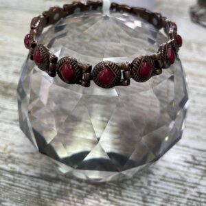 This stunning magnetic copper bracelet will assist your body to heal in multiple ways.