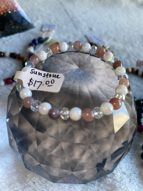 This sunstone bracelet will assist your body to heal in a variety of ways, including physical, mental, and emotional.