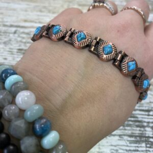 This stunning magnetic copper bracelet will assist your body to heal in multiple ways.