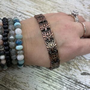 This stunning magnetic copper bracelet will assist your body to heal in multiple ways.