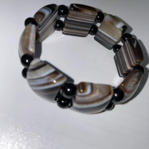 This Agate Bracelet will assist the body to heal itself by cleansing the lymphatic system and the pancreas, strengthening blood vessels, and stabilizing blood pressure and circulation. It may also boost the body’s natural regenerative ability and help prevent illnesses and injuries.