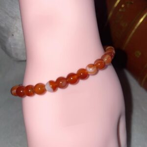 This carnelian bracelet will assist the body in healing its urinary organs & kidneys & spleen & lower digestive system. It will assist connecting us to our emotional self.