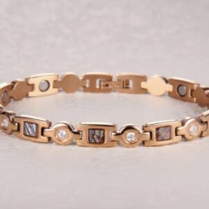 This gorgeously stunning rose gold magnetic bracelet is lined with 3500 Gaus magnets that are known to assist the body to reduce inflammation and pain.