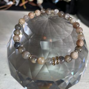 This beautiful mixed sunstone bracelet is fruitful for healing, spiritual guidance, and protection from negative energies. It also helps with self-confidence and emotional balance.