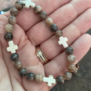 This beautiful CROSS & mixed sunstone bracelet is fruitful for healing, spiritual guidance, and protection from negative energies. It also helps with self-confidence and emotional balance.