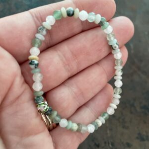 This GREEN Sprinkles 4mm Energy Bracelet will assist your body to heal its Heart Chakra energy center, which governs your heart, thymus gland, lymph, immune system, lungs, bronchia, secondary circulatory system, arms, and hands. The green center connects us to unconditional love, compassion, and kindness; and balances our overall energy.