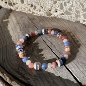 This Ordinal Navajo Sunrise & Sunset 8mm Energy Bracelet has a multitude of healing properties that will assist your body to heal all organs and glands within the root, sacral, and throat chakra energy centers.