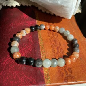 This ORANGE Marigold Sunstone & Labradorite & Obsidian 6mm Energy Bracelet will assist your body in treating chronic sore throats, reducing stomach tension and relieving ulcers. It treats cartilage and spinal problems.