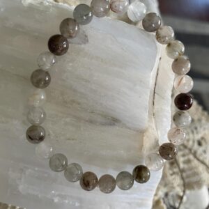 This Rutilated Quartz bracelet has the properties that are known to slow aging and speed up healing for the physical body. These properties also stimulate cell regeneration and repairs tissue tears.
